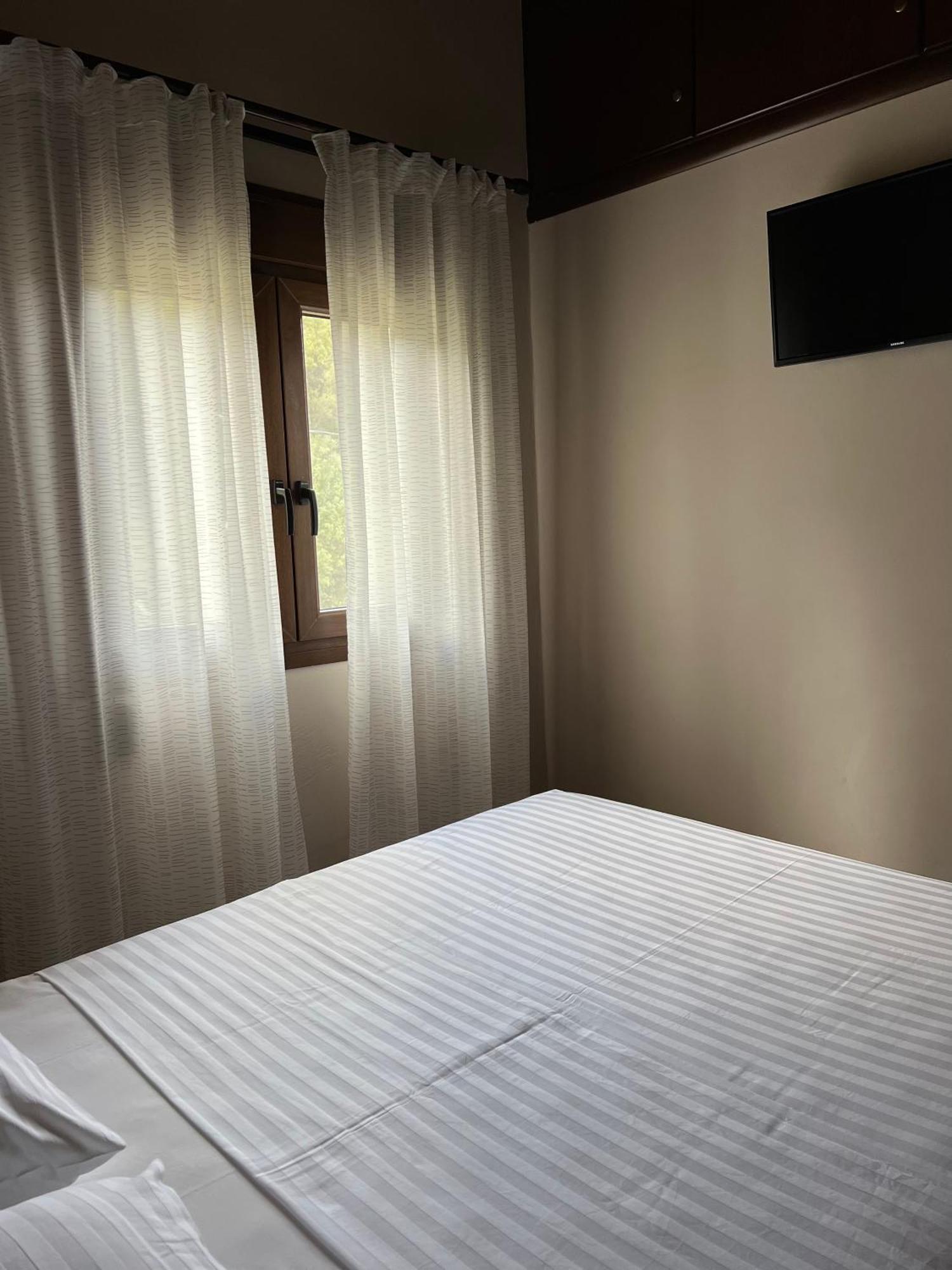 Serenity Resort Vrísai 外观 照片